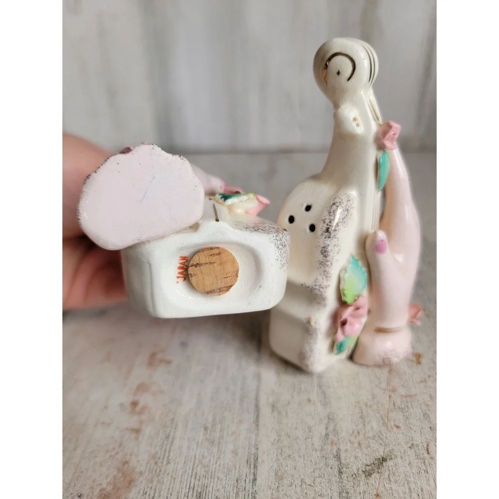 Vintage salt pepper‎ shaker Violin hand rose kitchen set home decor unique